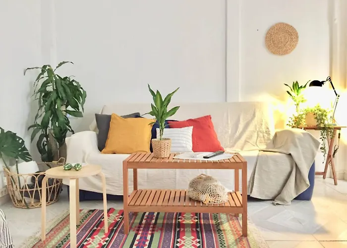 San Matias Urban Retreat With Balcony