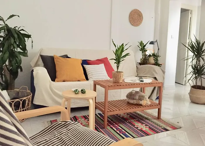 San Matias Urban Retreat With Balcony